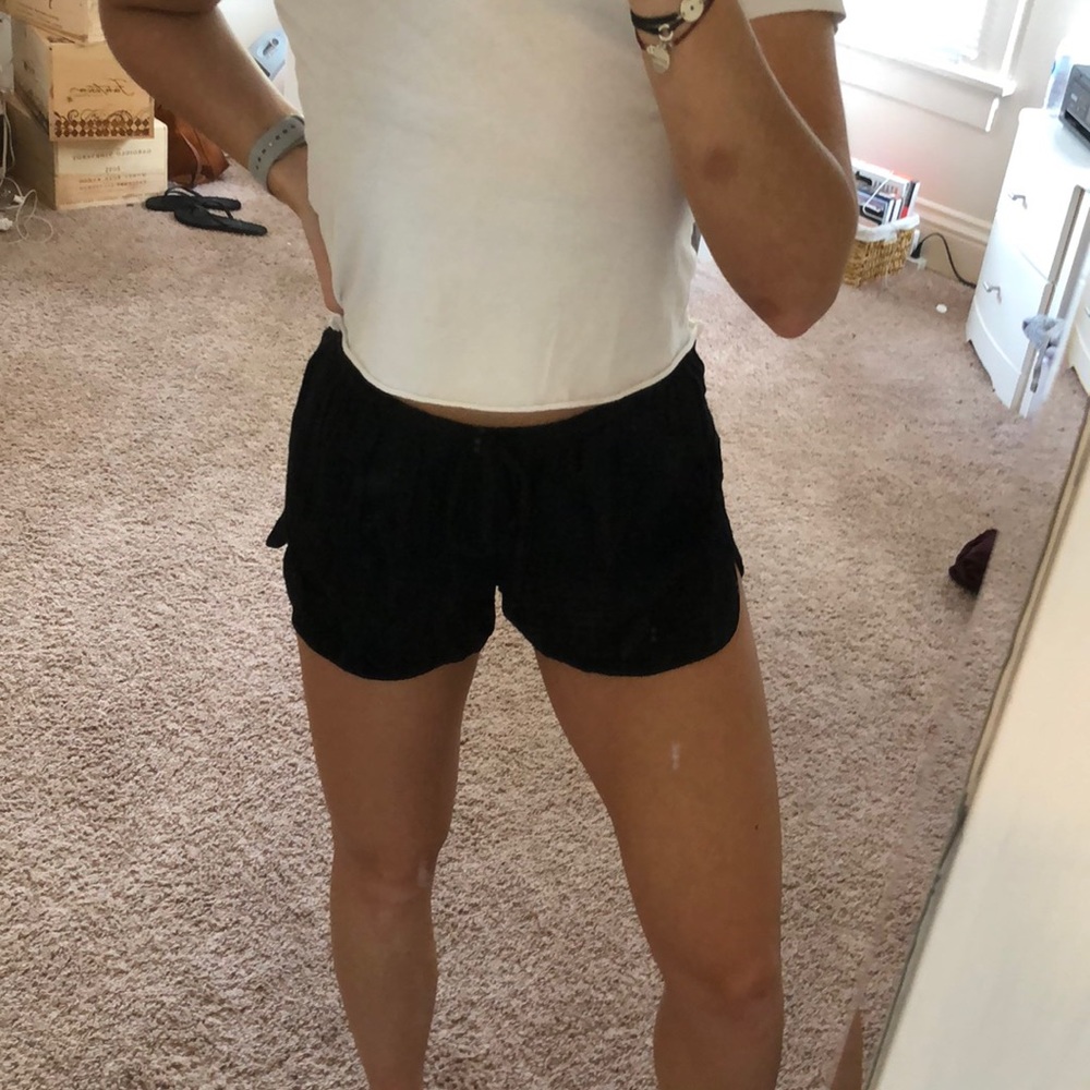 Loosely black shorts